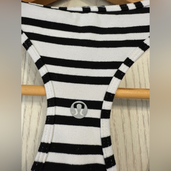 Lululemon White and Black Striped Tank Size 8 - Picture 4 of 4